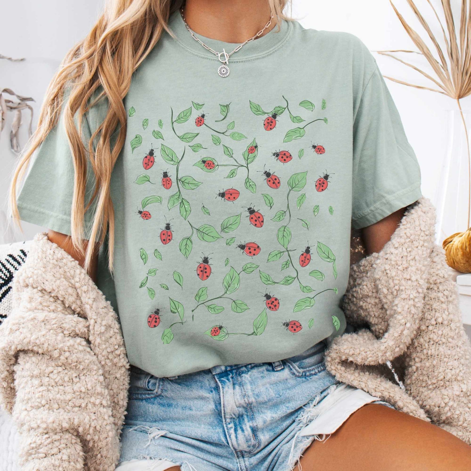 T-Shirt Bay / S Vintage Ladybird Leaf Cottagecore Shirt The Mystic Eden