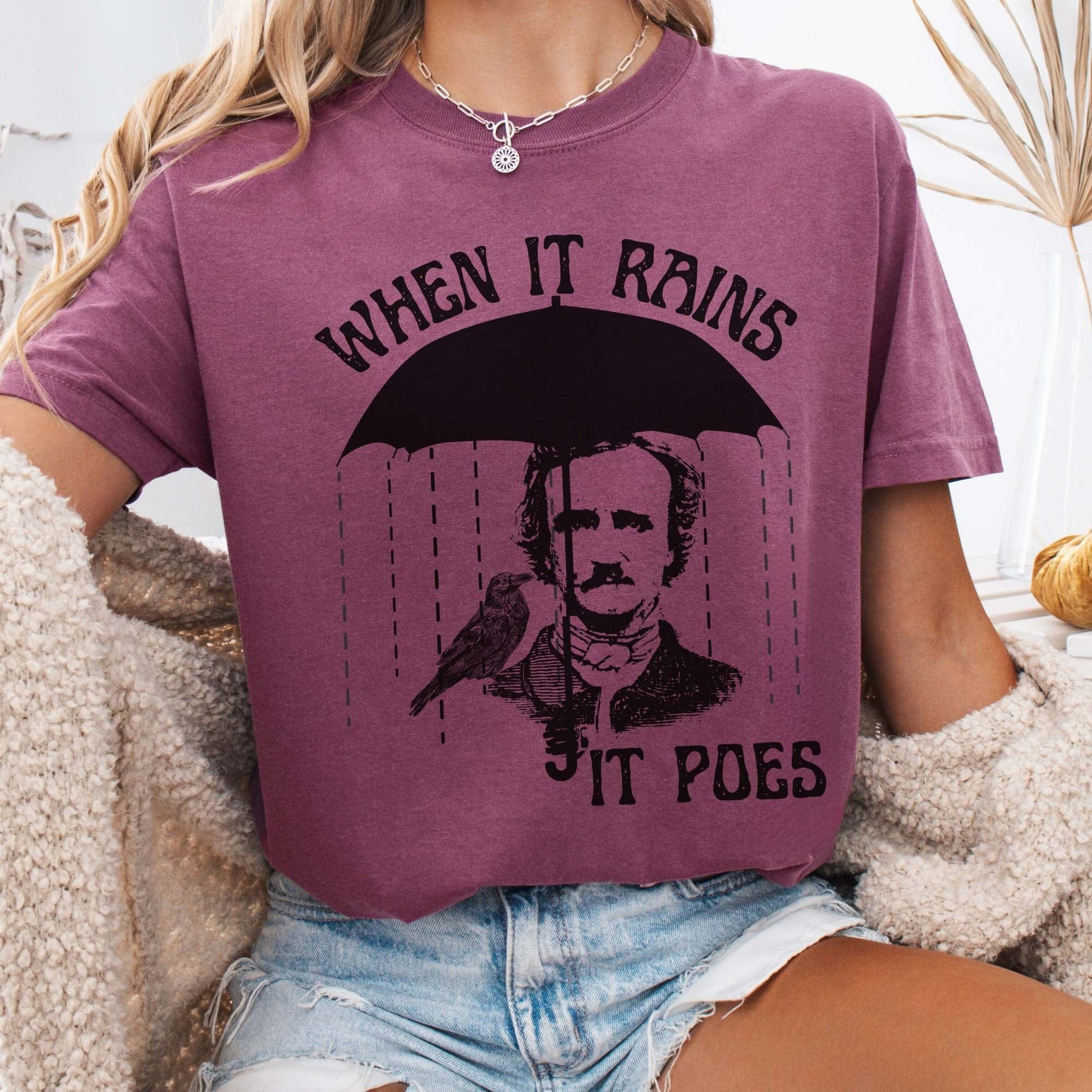 T-Shirt Berry / M When It Rains It Poes Tee The Mystic Eden