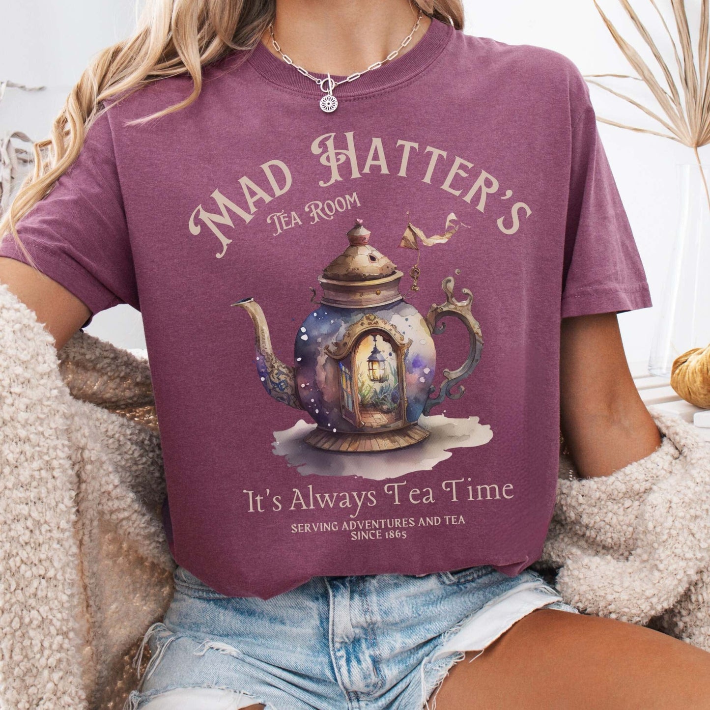 T-Shirt Berry / S It's Alway's Tea Time - Mad Hatters Tea Room Shirt The Mystic Eden