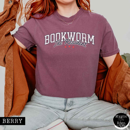 T-Shirt Berry / S Vintage The Resident Bookworm T-Shirt The Mystic Eden