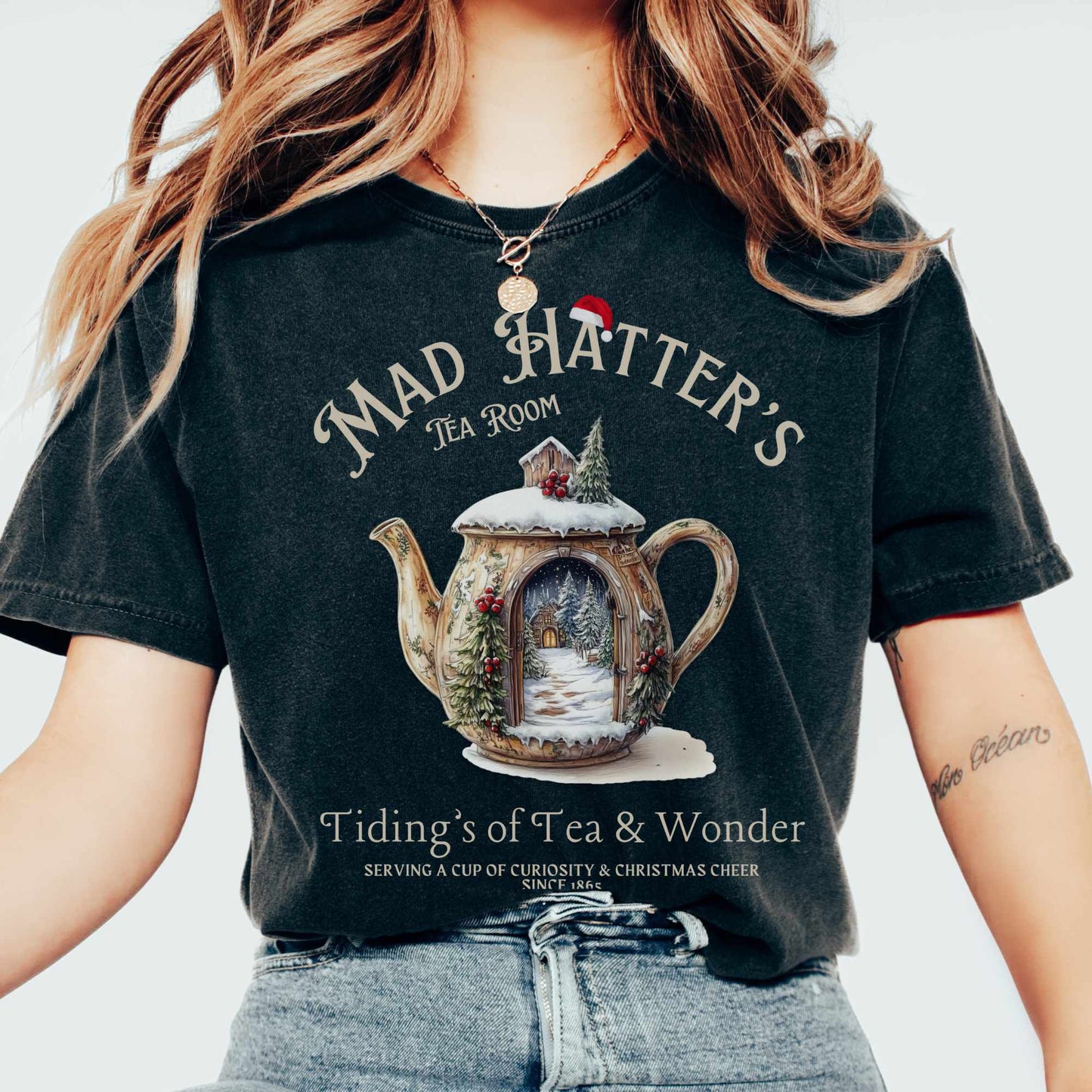 T-Shirt Christmas Vintage Mad Hatter's Tea Room Shirt - Christmas Edition Tee The Mystic Eden