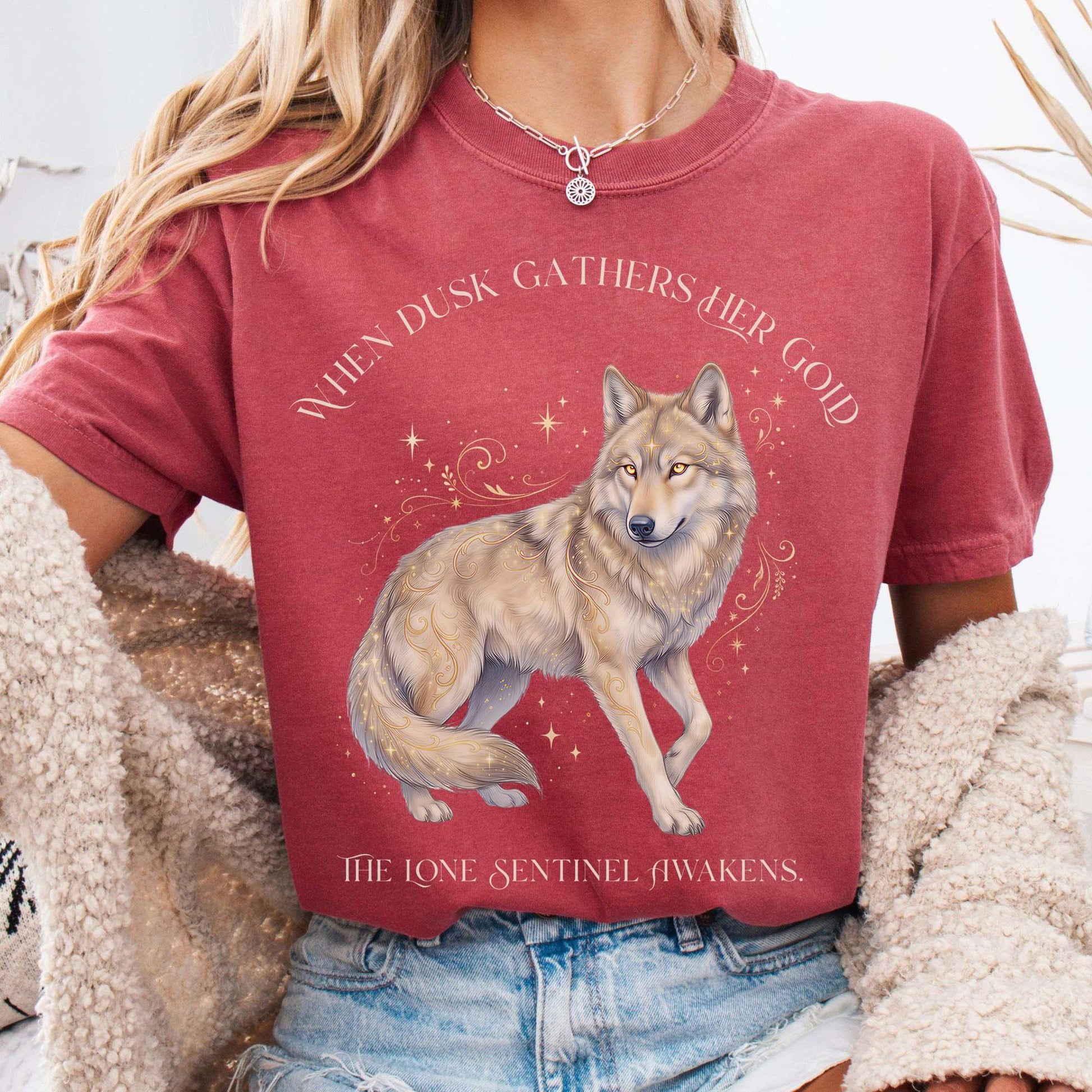 T-Shirt Crimson / S When Dusk Gathers Her Gold Mystical Wolf The Mystic Eden