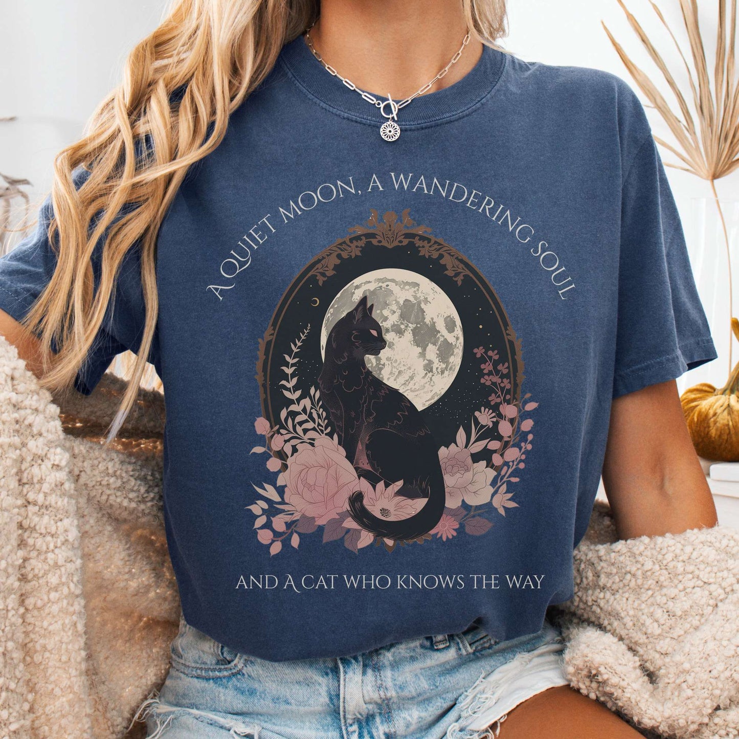 T-Shirt Denim / S The Cat Who Knows The Way Poetry Tee The Mystic Eden