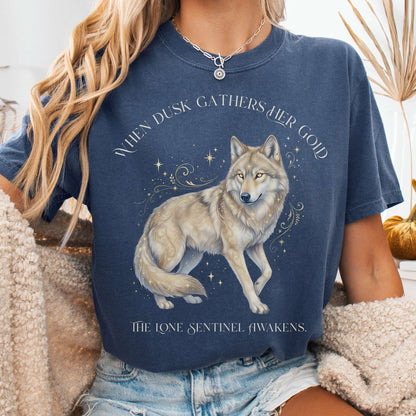 T-Shirt Denim / S When Dusk Gathers Her Gold Mystical Wolf The Mystic Eden