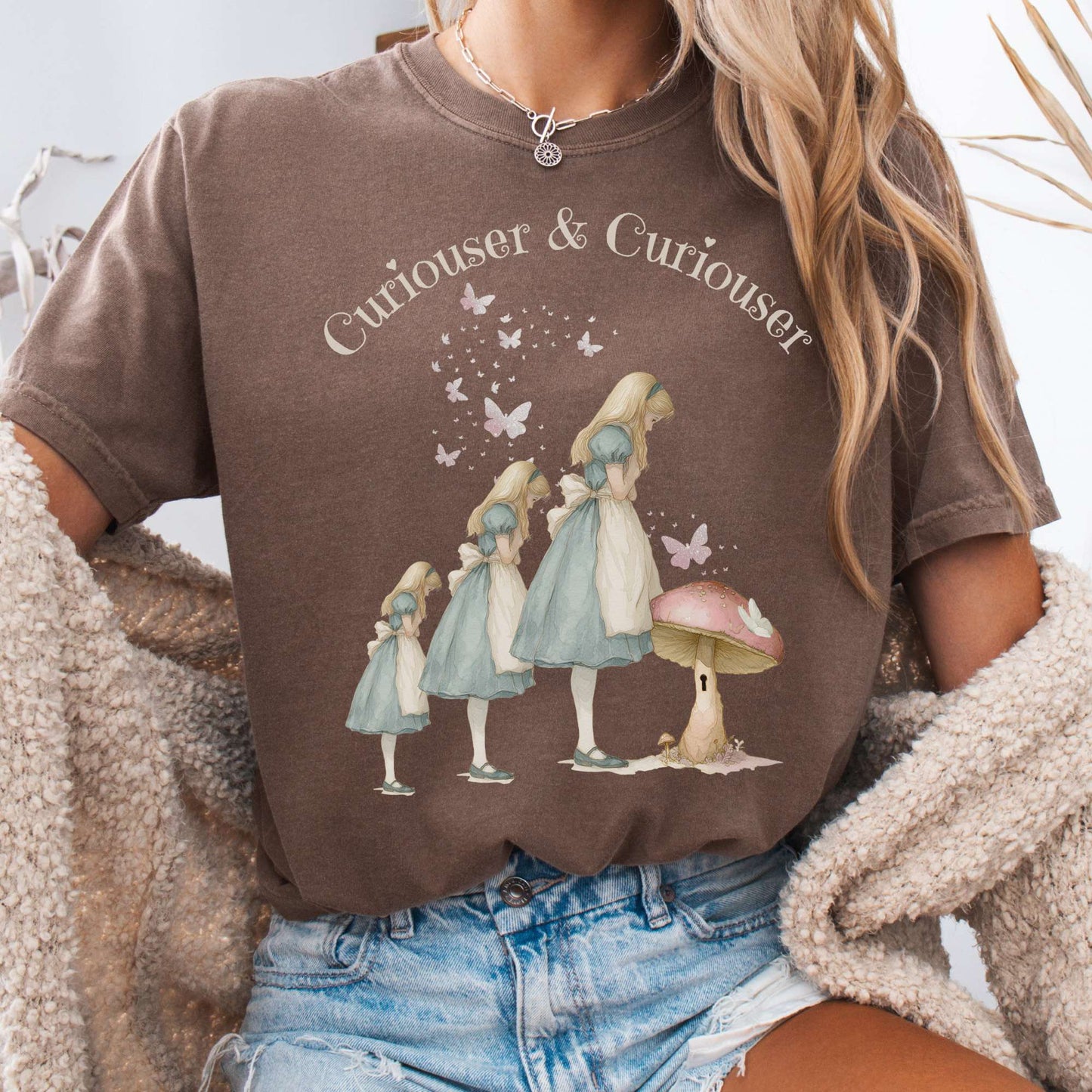 T-Shirt Espresso / S Curiouser and Curiouser Alice Tee The Mystic Eden