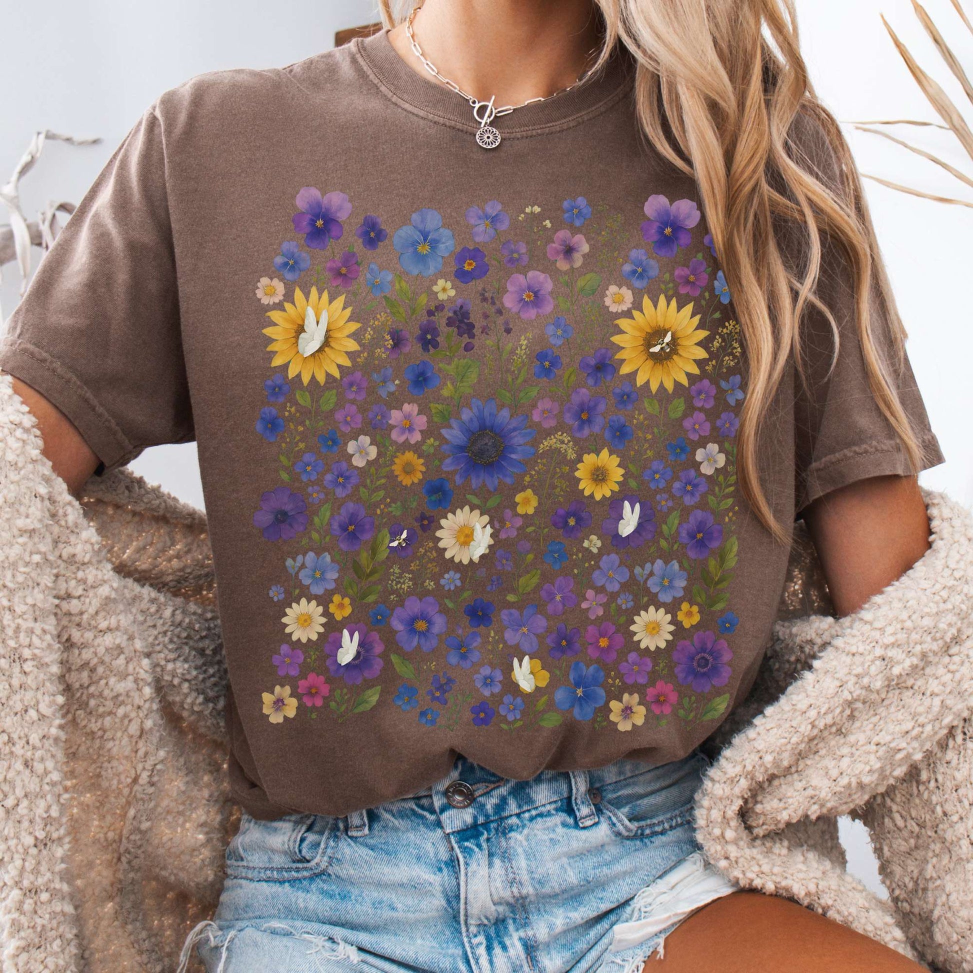 T-Shirt Espresso / S Sunflower Garden T-Shirt – Vibrant Bloom Tee The Mystic Eden