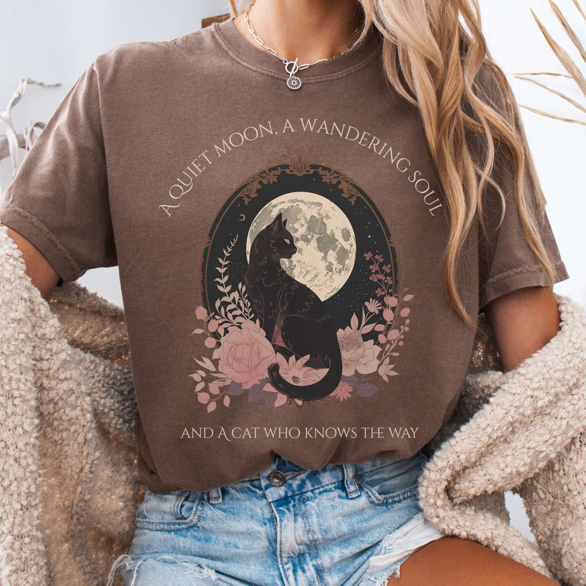 T-Shirt Espresso / S The Cat Who Knows The Way Poetry Tee The Mystic Eden