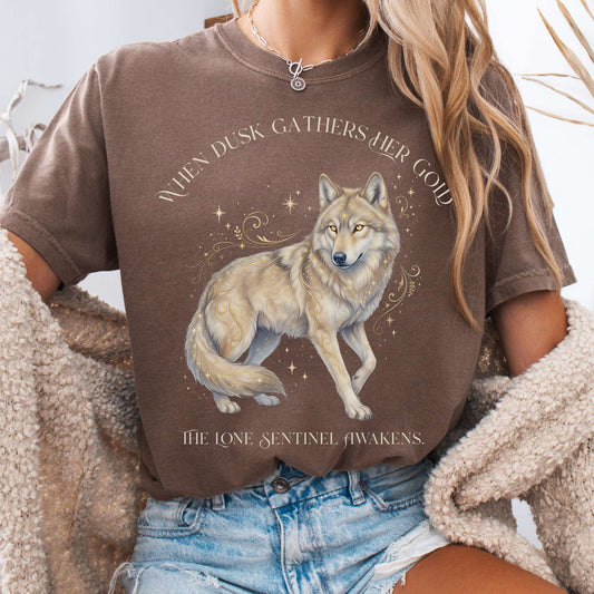T-Shirt Espresso / S When Dusk Gathers Her Gold Mystical Wolf The Mystic Eden
