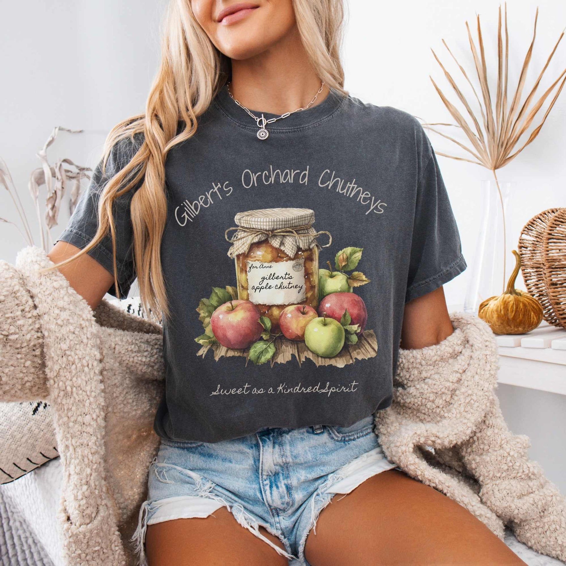 T-Shirt Gilbert's Orchard Chutneys Tee The Mystic Eden