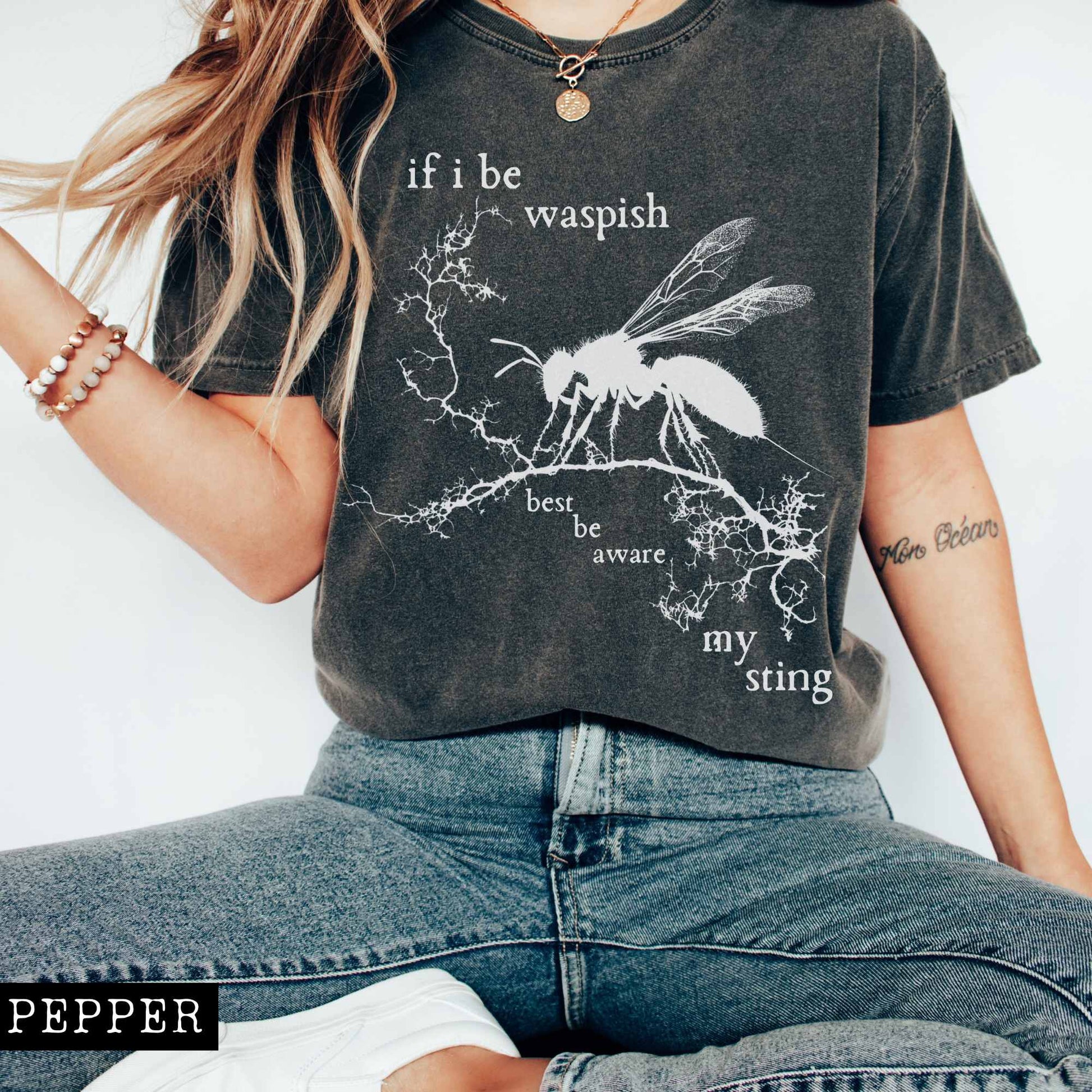 T-Shirt If I Be Waspish Best Be Aware My Sting - Shakespeare Shirt The Mystic Eden