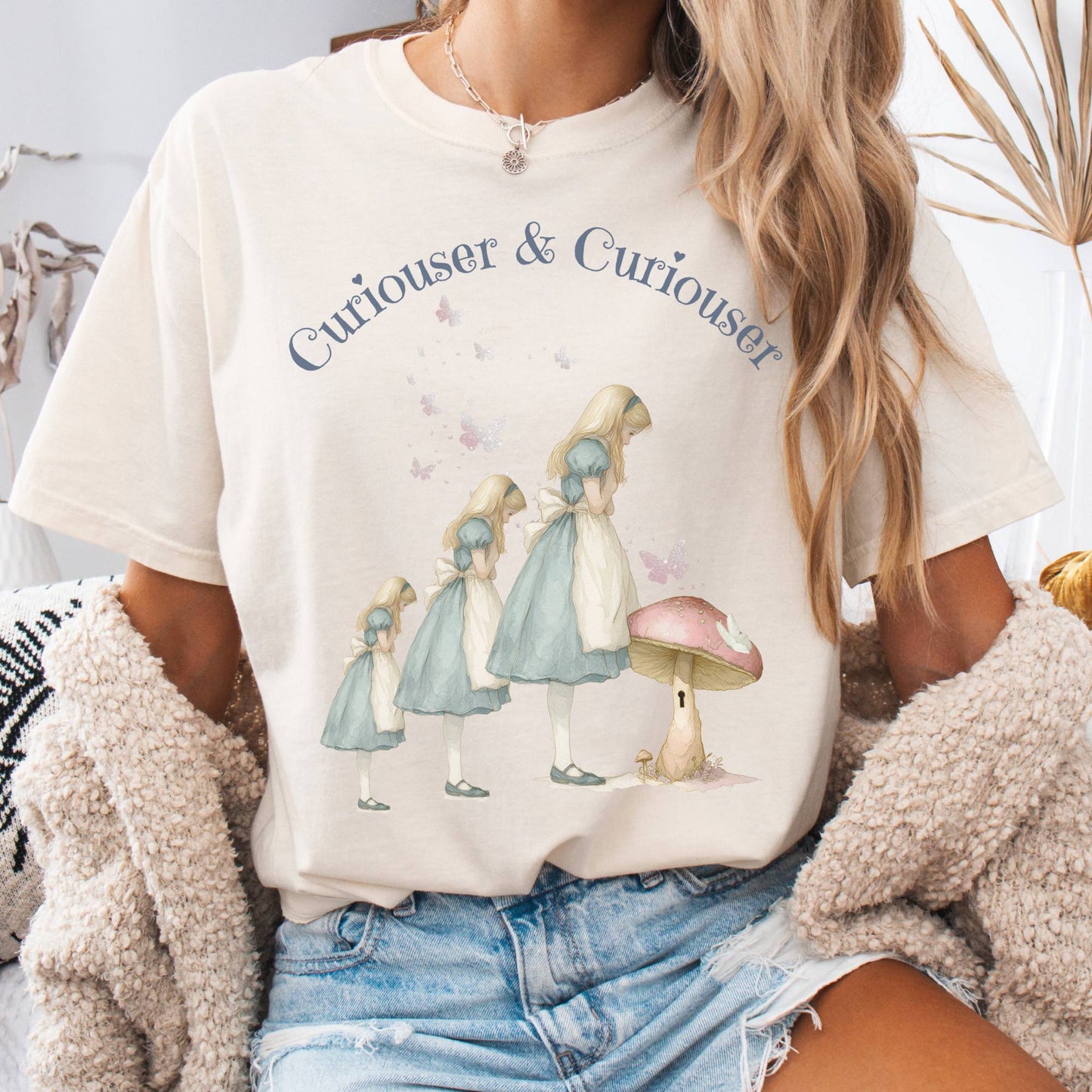 T-Shirt Ivory / S Curiouser and Curiouser Alice Tee The Mystic Eden