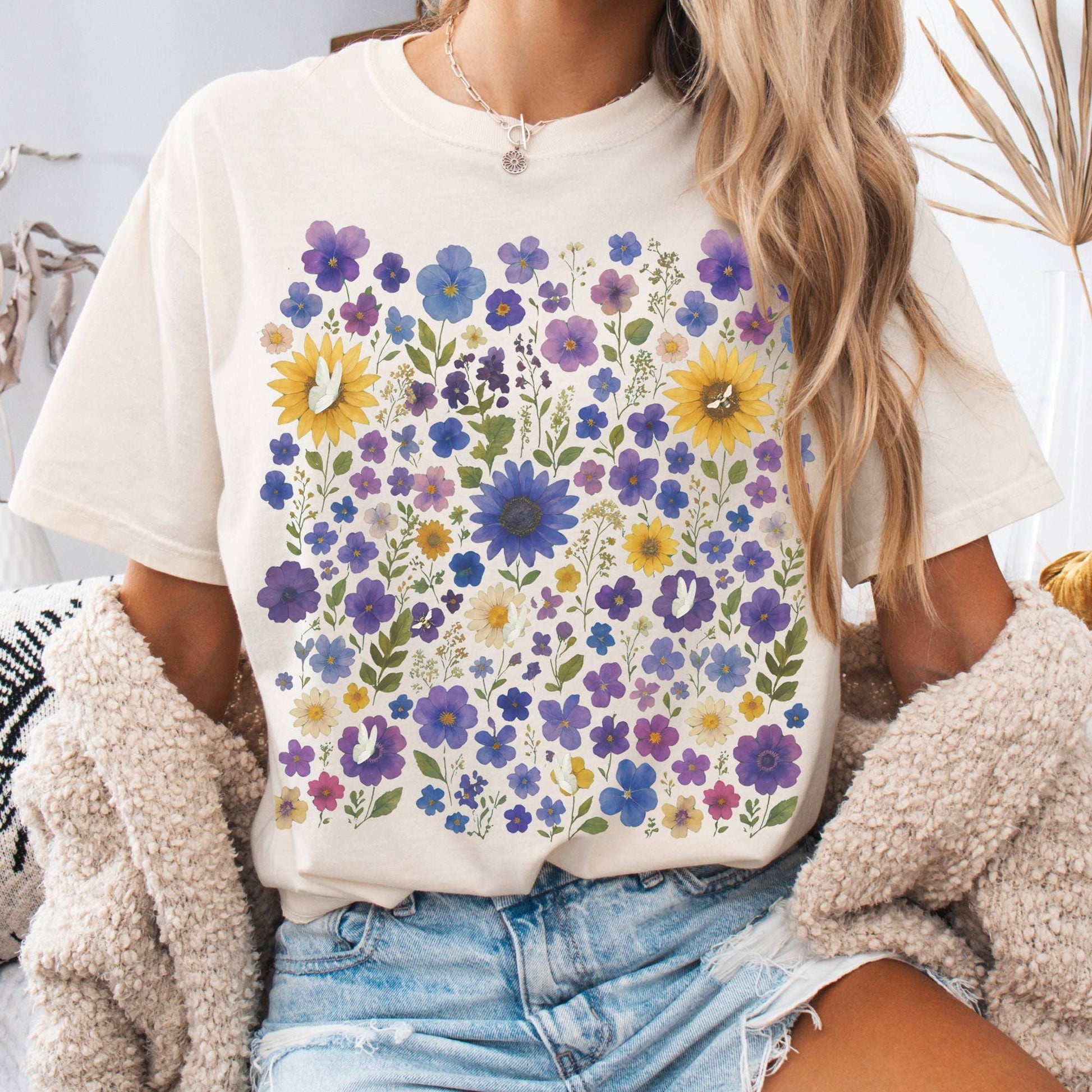T-Shirt Ivory / S Sunflower Garden T-Shirt – Vibrant Bloom Tee The Mystic Eden