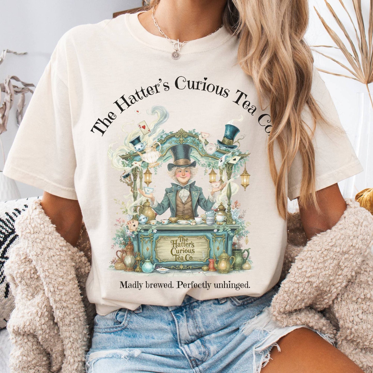 T-Shirt Ivory / S The Hatters Curious Tea Co T-Shirt The Mystic Eden