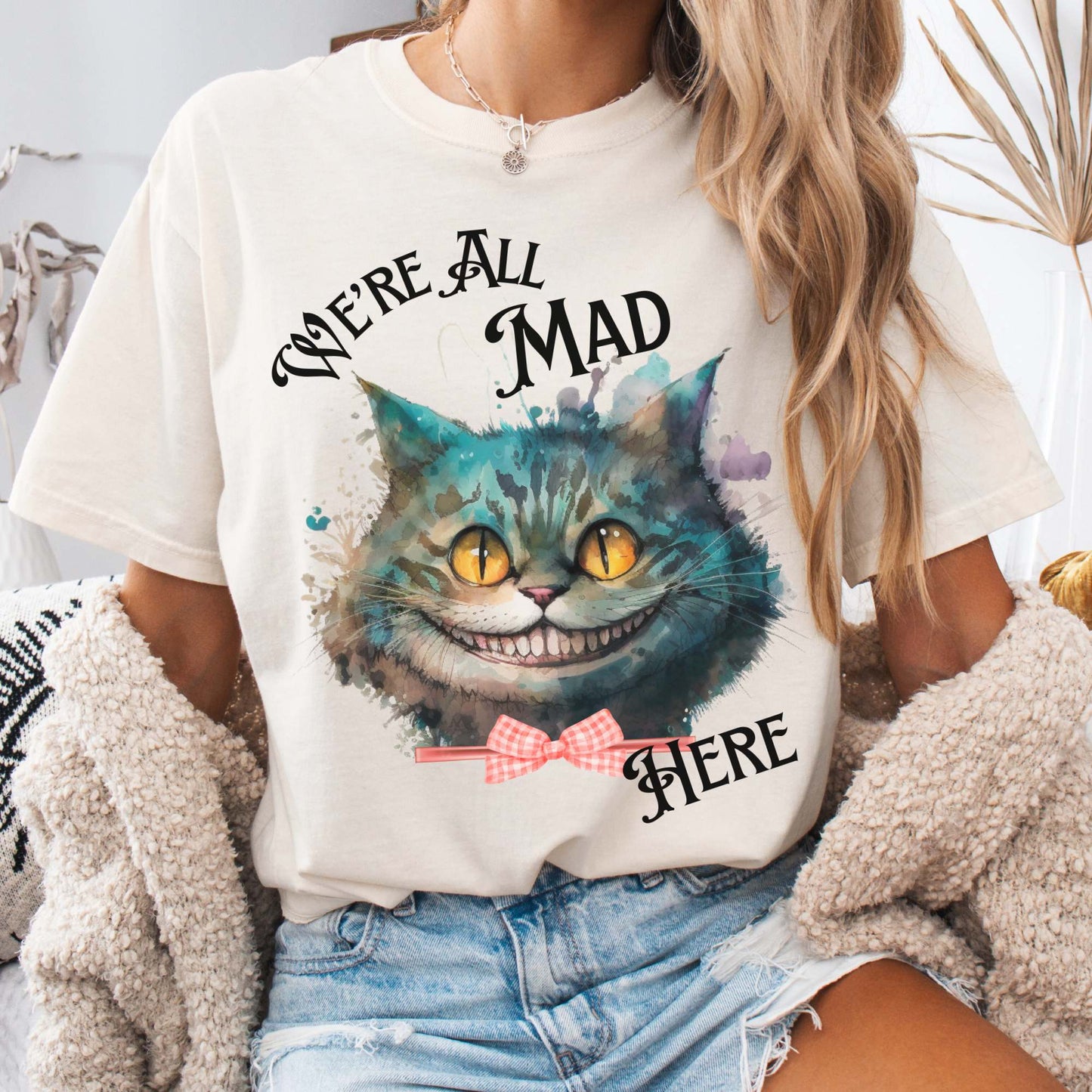 T-Shirt Ivory / S Vintage Cheshire Cat Alice in Wonderland T-Shirt The Mystic Eden