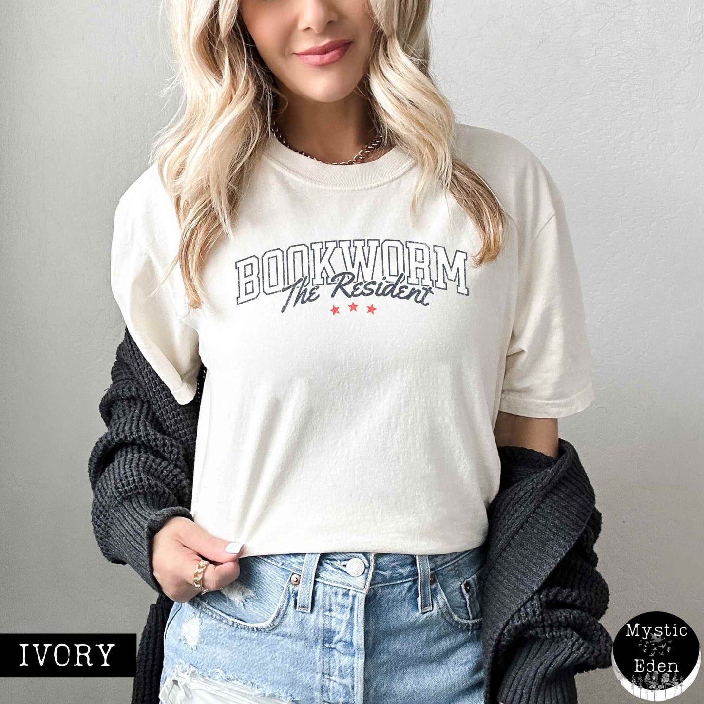 T-Shirt Ivory / S Vintage The Resident Bookworm T-Shirt The Mystic Eden