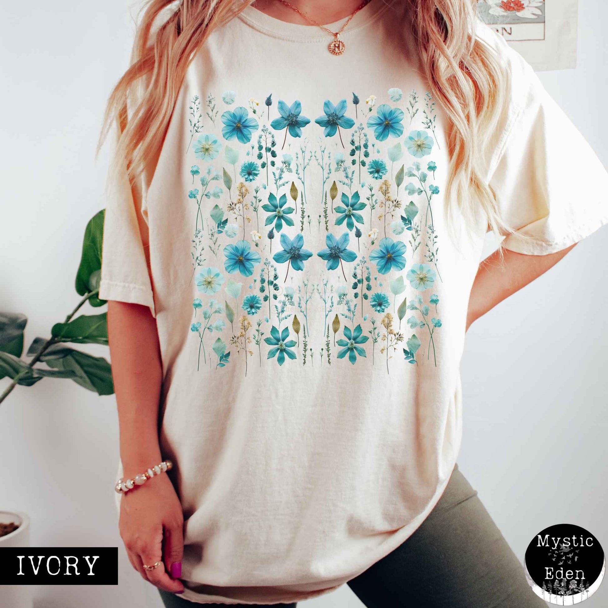 T-Shirt Ivory / S Vintage turquoise wildflower shirt The Mystic Eden