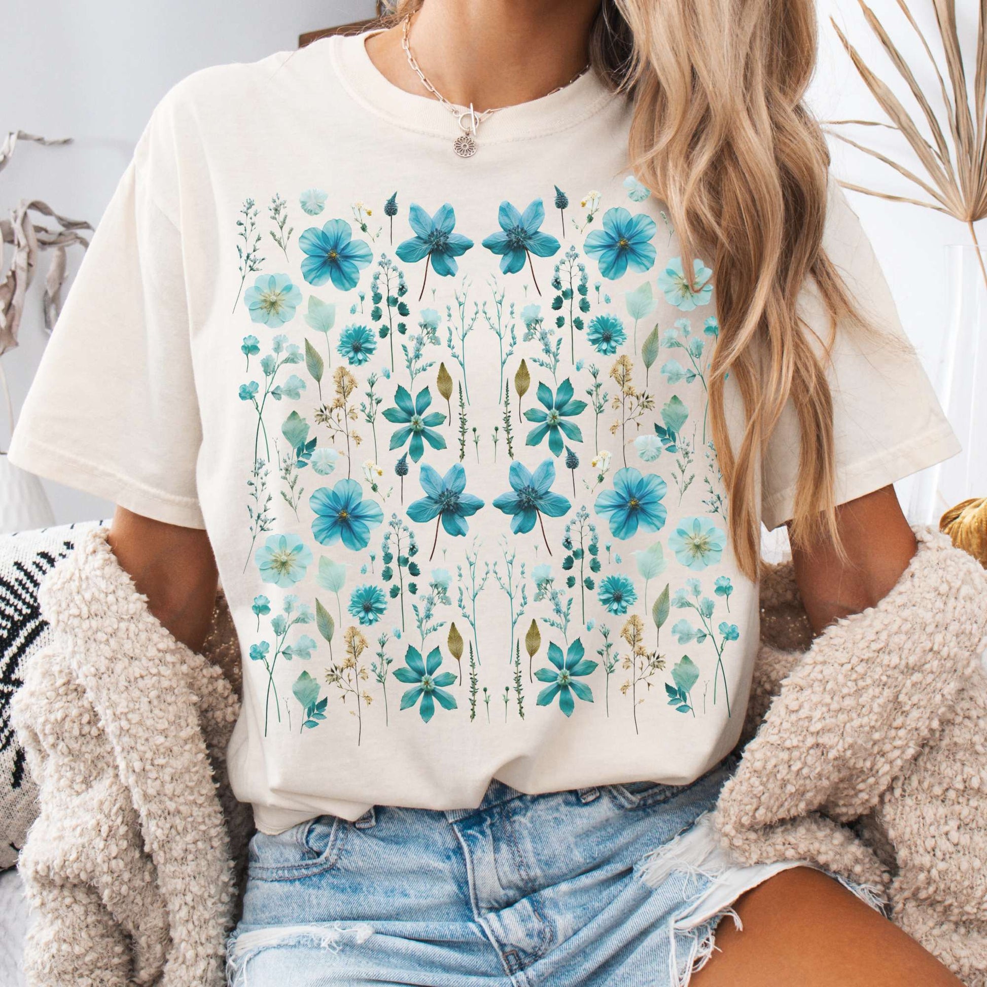 T-Shirt Ivory / S Vintage turquoise wildflower shirt The Mystic Eden