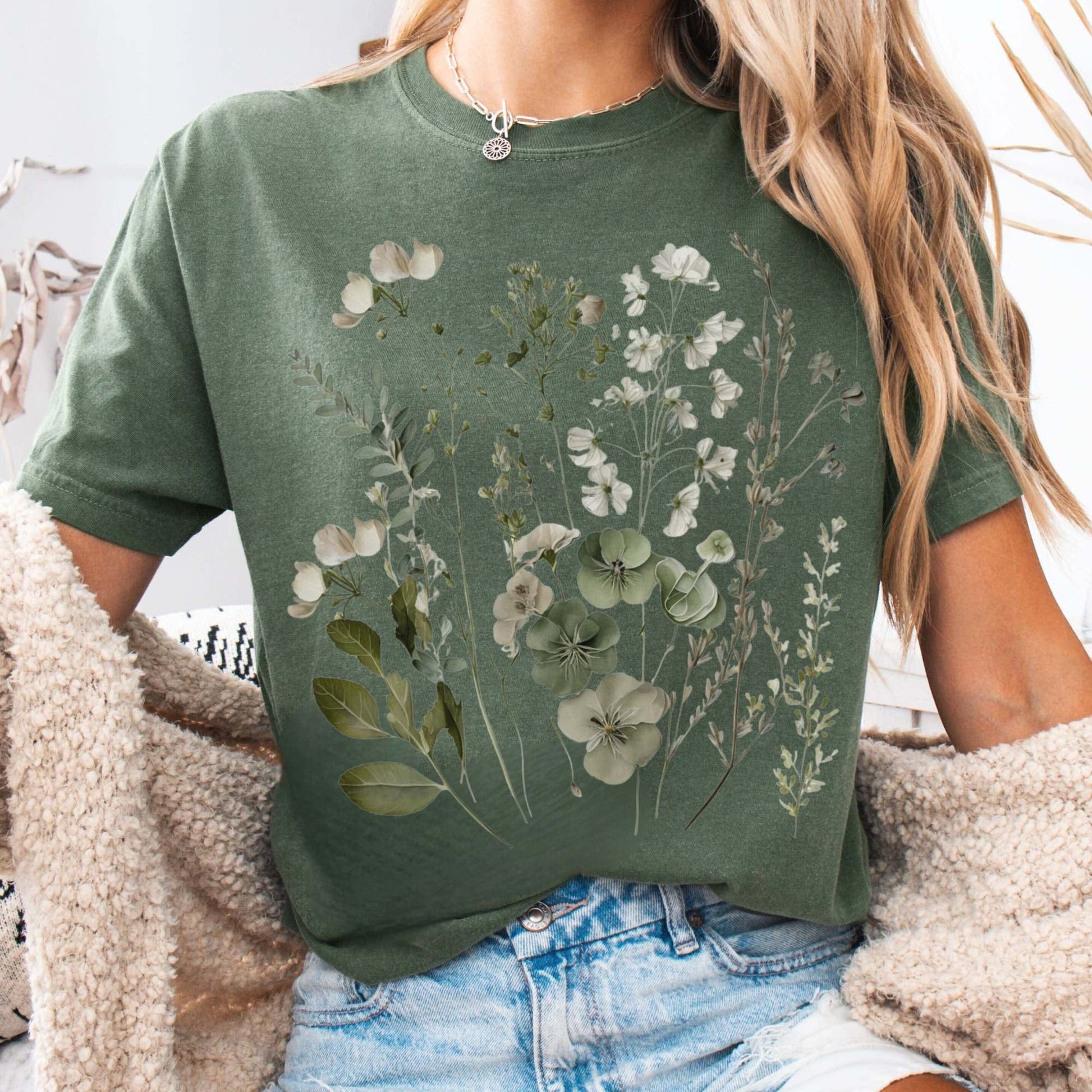 T-Shirt Moss / S Vintage cottagecore sage and white wildflower shirt The Mystic Eden