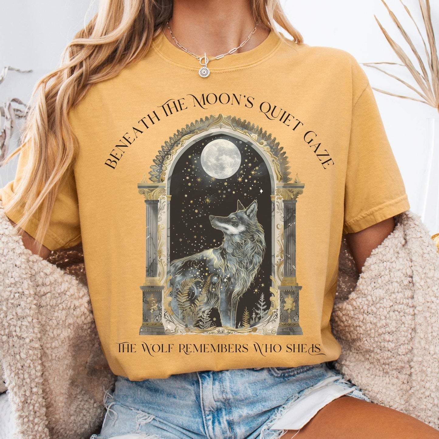 T-Shirt Mustard / S Beneath The Moon The Wolf Remembers Who She Is Tee The Mystic Eden