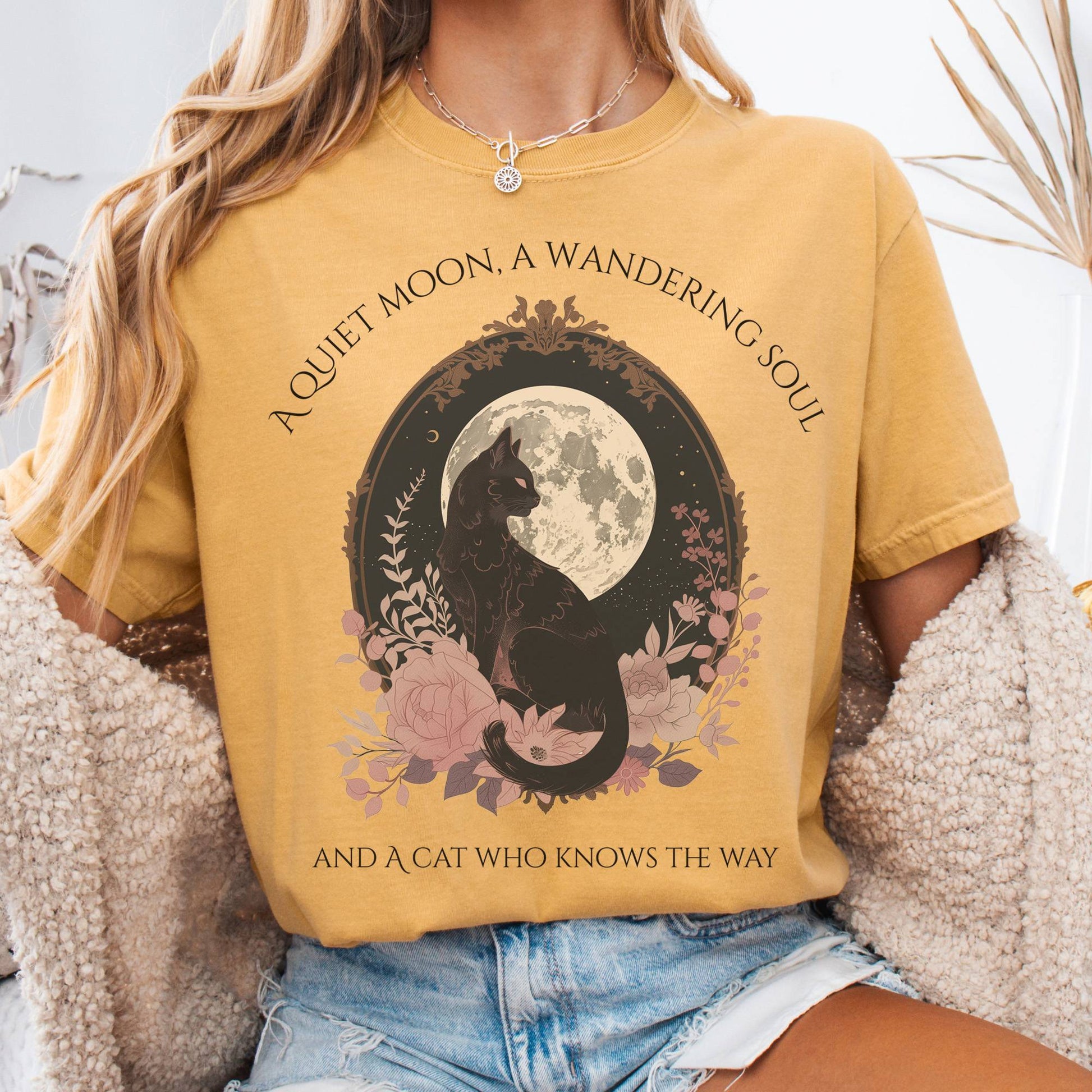 T-Shirt Mustard / S The Cat Who Knows The Way Poetry Tee The Mystic Eden
