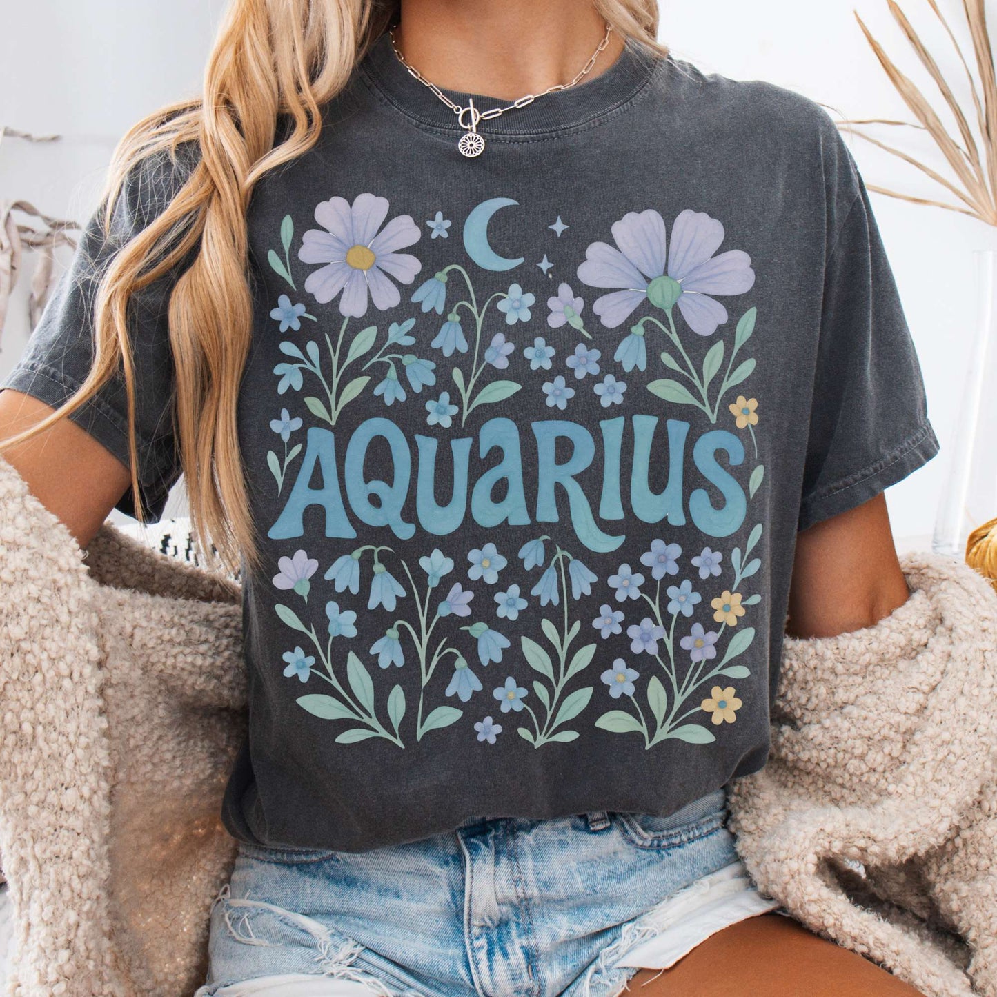 T-Shirt Pepper / S Aquarius Vintage T-Shirt – Retro Floral Zodiac Tee The Mystic Eden