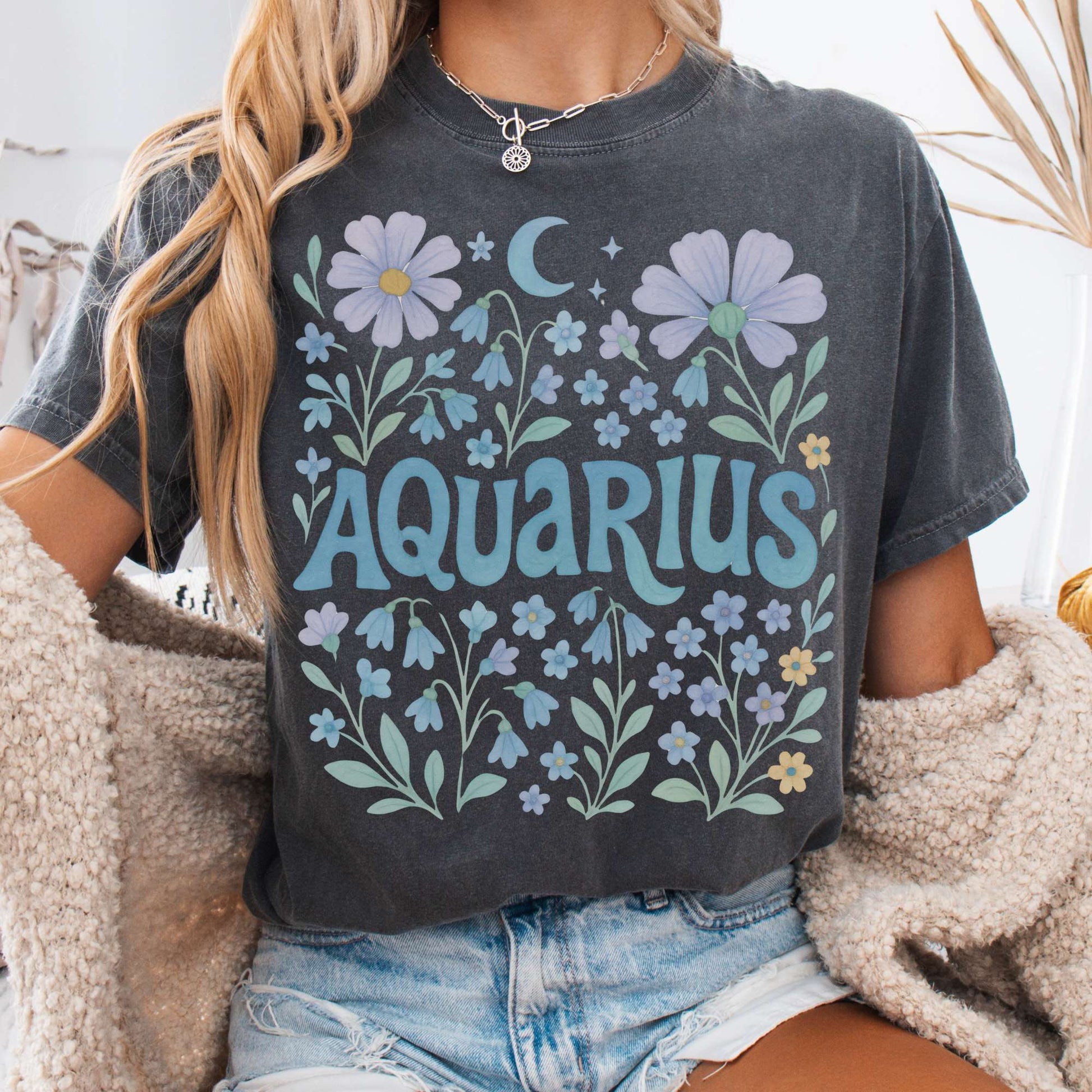 T-Shirt Pepper / S Aquarius Vintage T-Shirt – Retro Floral Zodiac Tee The Mystic Eden
