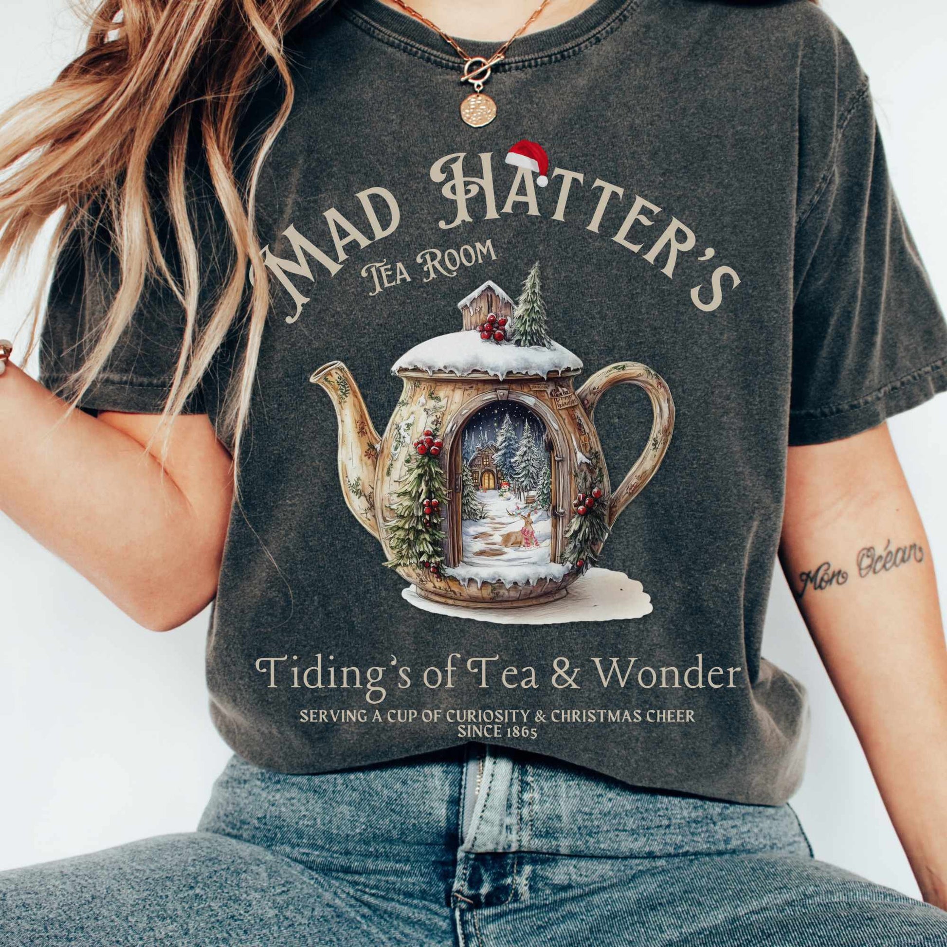 T-Shirt Pepper / S Christmas Vintage Mad Hatter's Tea Room Shirt - Christmas Edition Tee The Mystic Eden