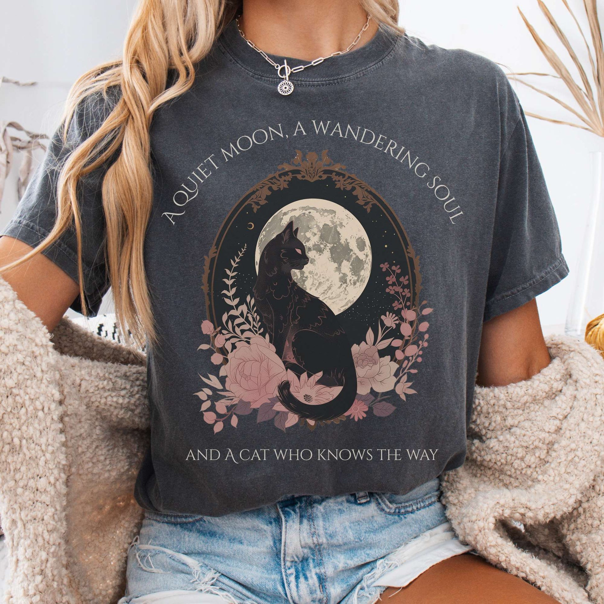 T-Shirt Pepper / S The Cat Who Knows The Way Poetry Tee The Mystic Eden