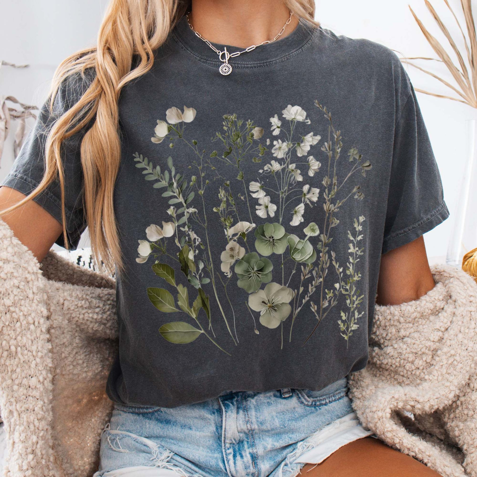 T-Shirt Pepper / S Vintage cottagecore sage and white wildflower shirt The Mystic Eden