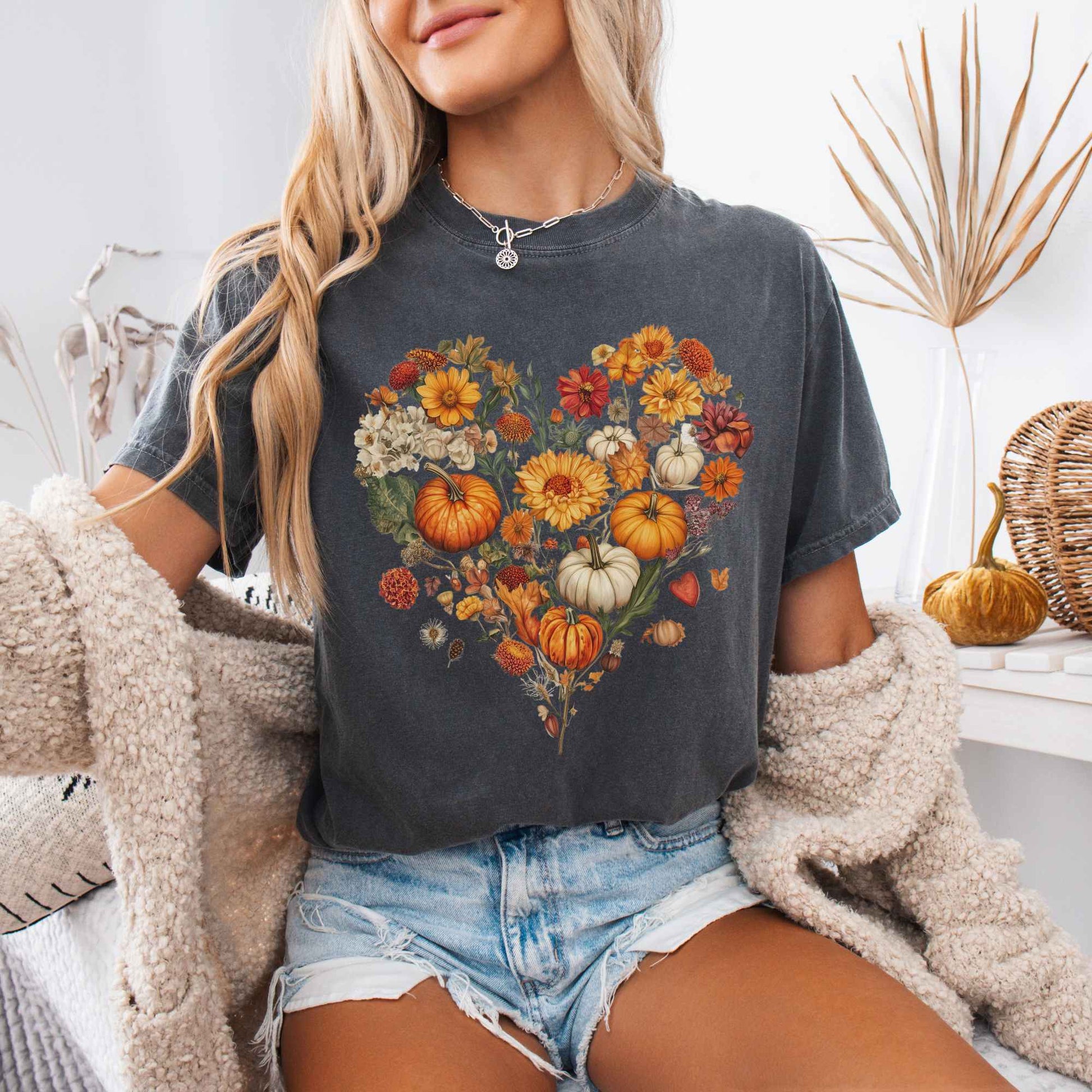 T-Shirt Pepper / S Vintage fall floral pumpkin heart tee The Mystic Eden