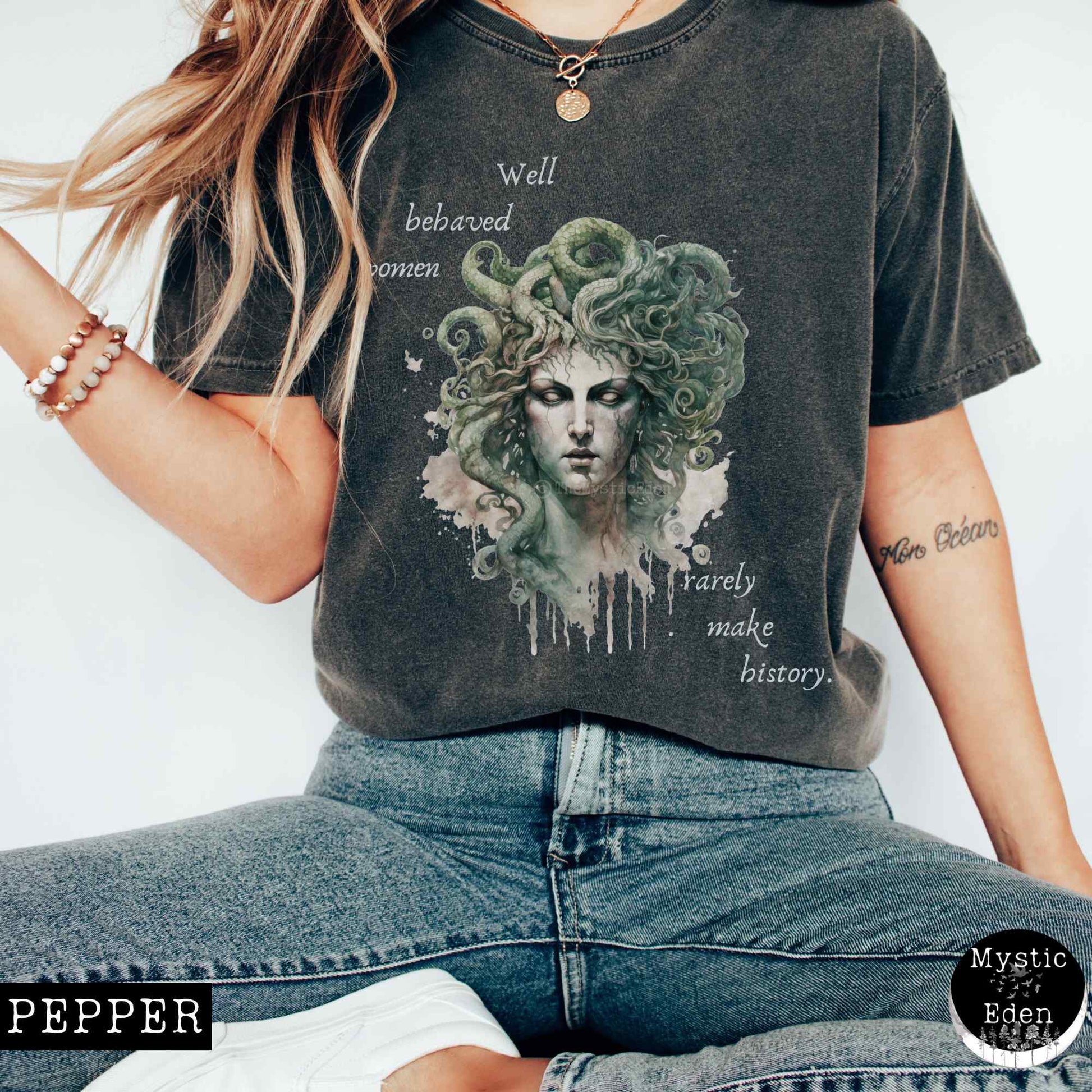 T-Shirt Pepper / S Vintage Medusa Shirt - Well Behaved Women Rarely Make History The Mystic Eden