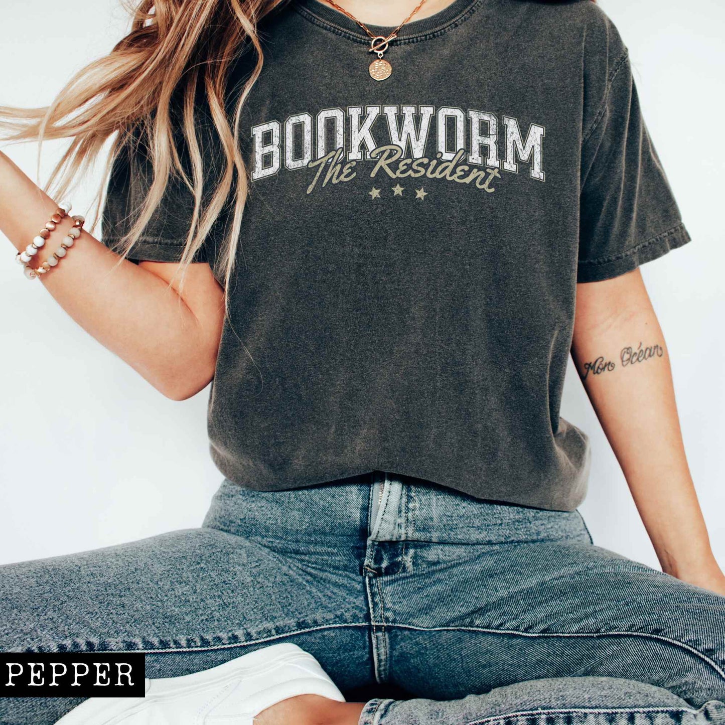 T-Shirt Pepper / S Vintage The Resident Bookworm T-Shirt The Mystic Eden