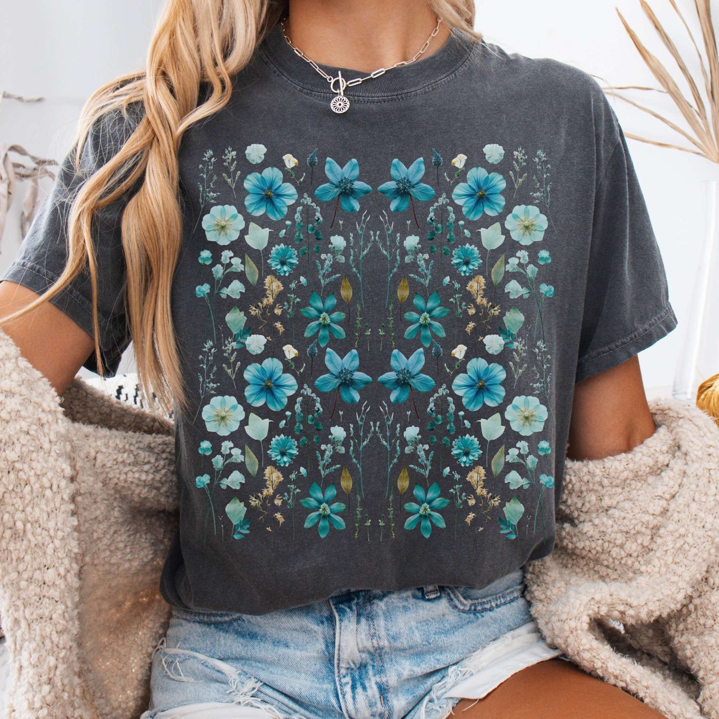 T-Shirt Pepper / S Vintage turquoise wildflower shirt The Mystic Eden