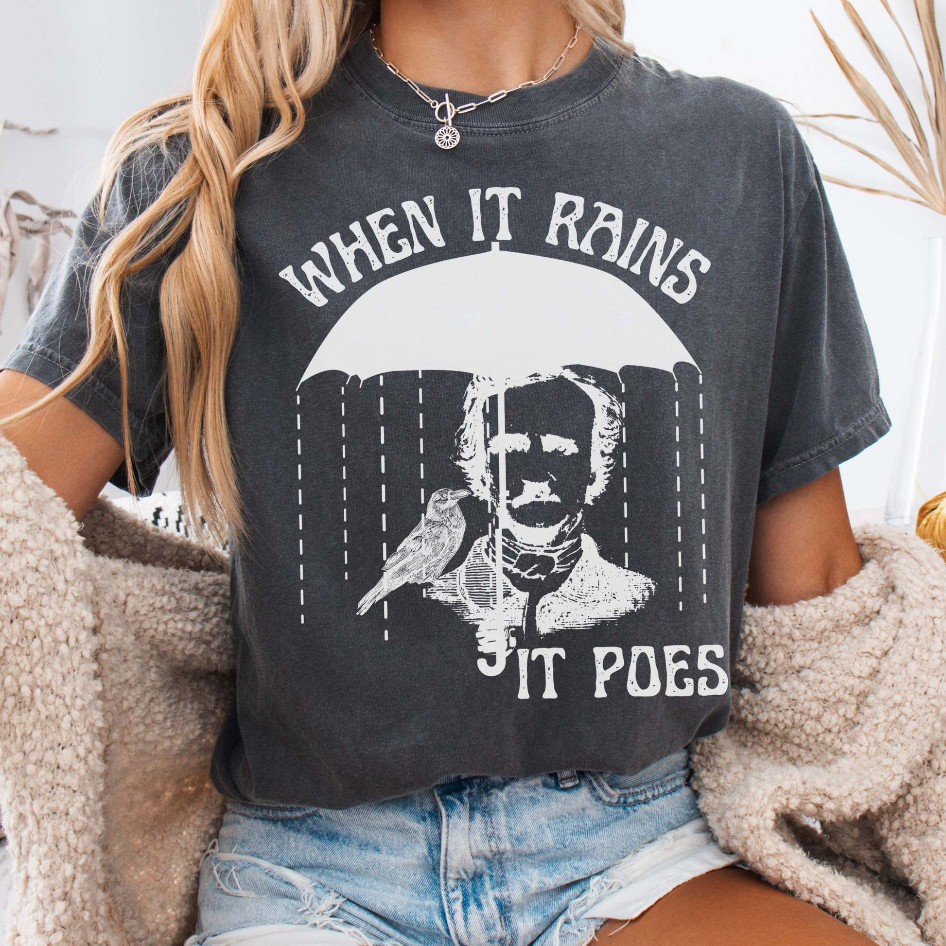 T-Shirt Pepper / S When It Rains It Poes Tee The Mystic Eden