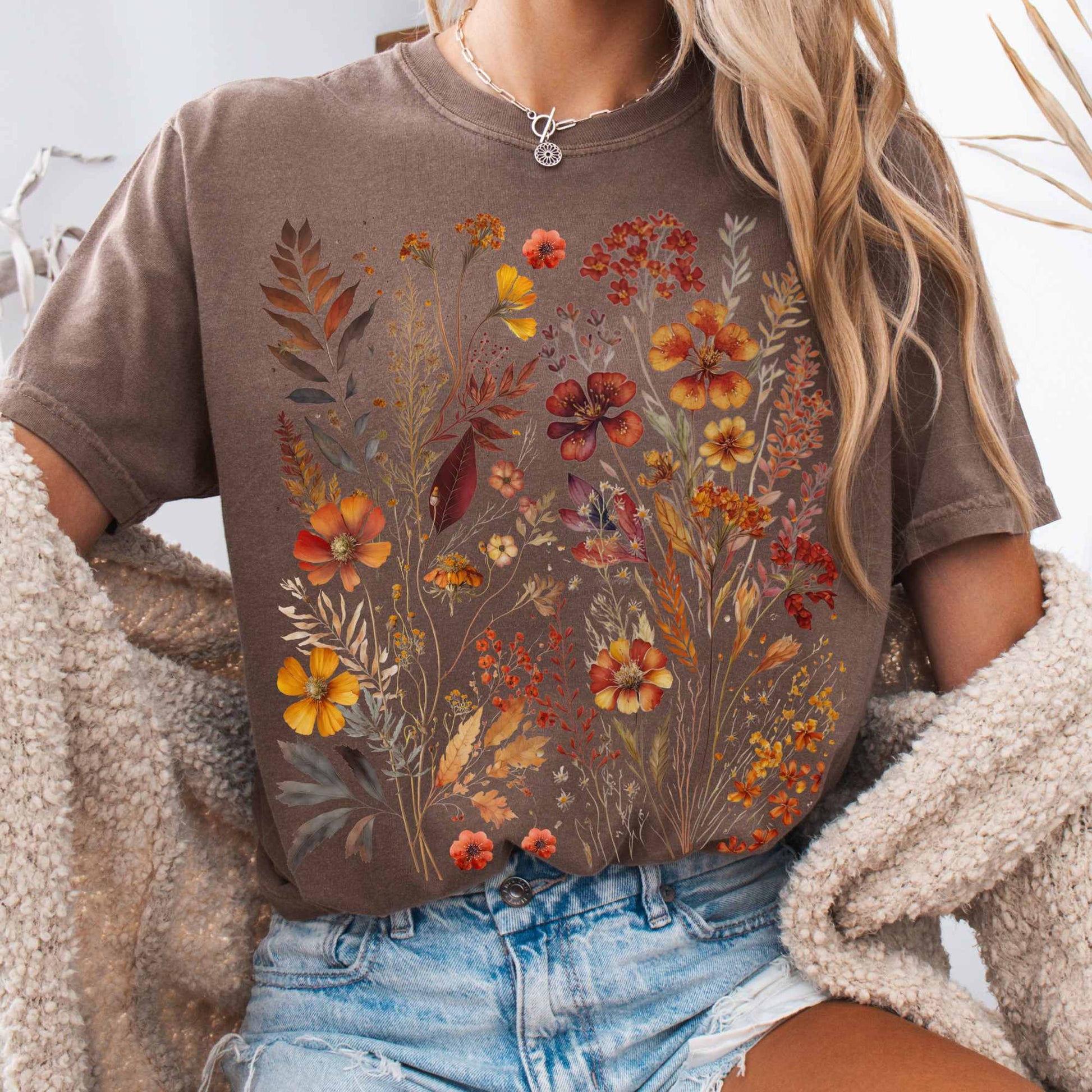 T-Shirt Vintage cottagecore fall wildflowers shirt The Mystic Eden