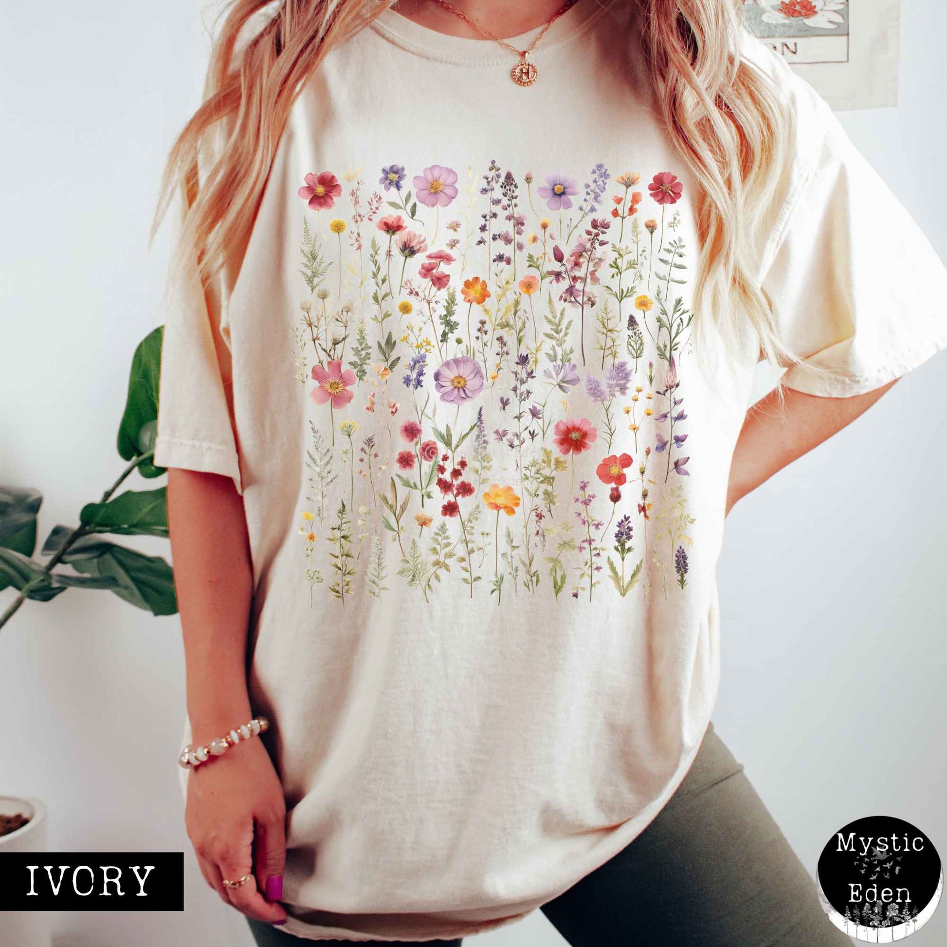 T-Shirt Vintage Cottagecore Pressed Flowers T-shirt The Mystic Eden