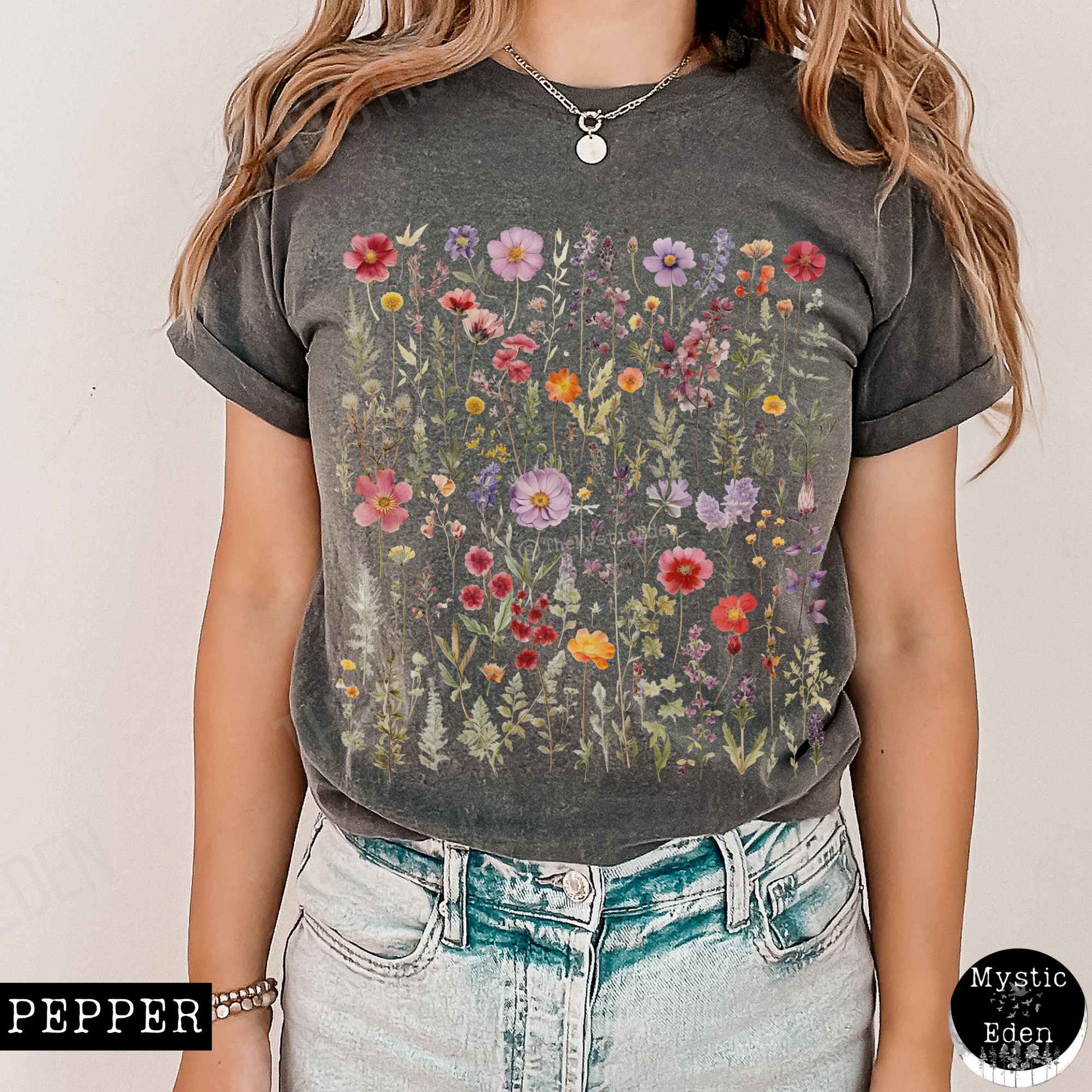 T-Shirt Vintage Cottagecore Pressed Flowers T-shirt The Mystic Eden