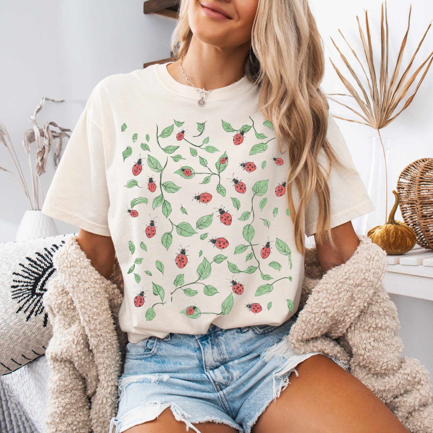 T-Shirt Vintage Ladybird Leaf Cottagecore Shirt The Mystic Eden