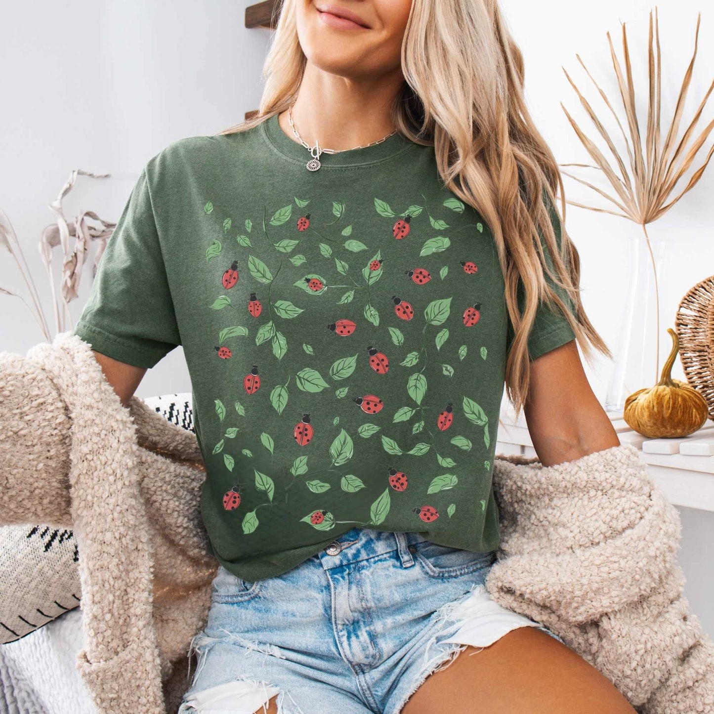 T-Shirt Vintage Ladybird Leaf Cottagecore Shirt The Mystic Eden