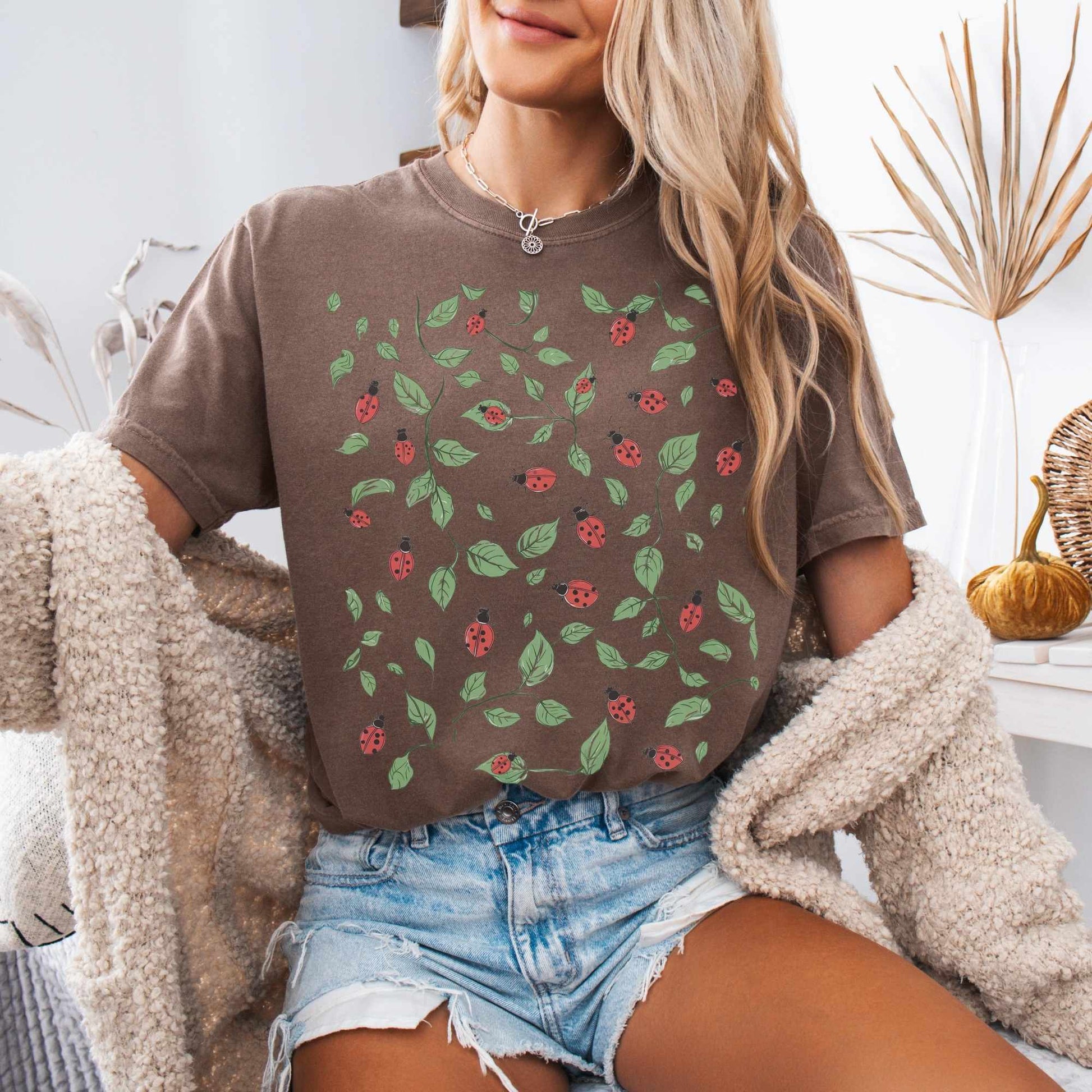 T-Shirt Vintage Ladybird Leaf Cottagecore Shirt The Mystic Eden