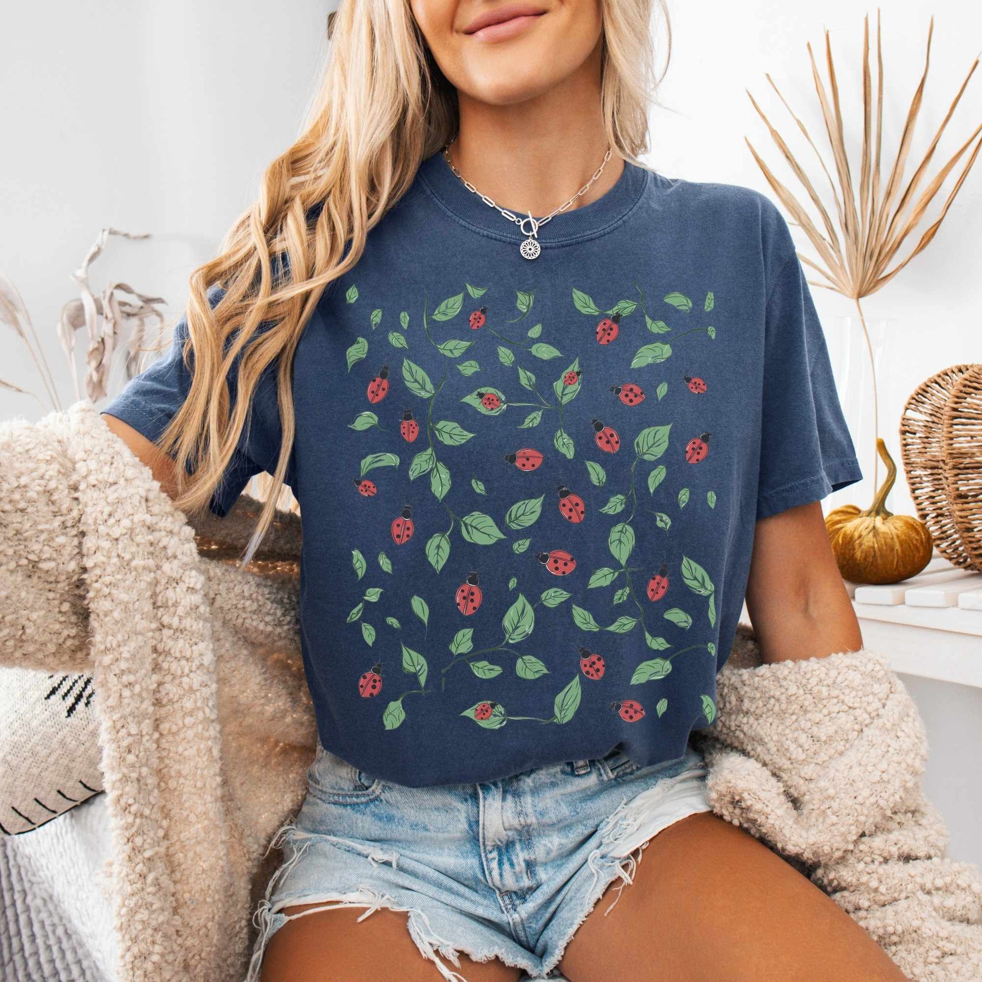 T-Shirt Vintage Ladybird Leaf Cottagecore Shirt The Mystic Eden