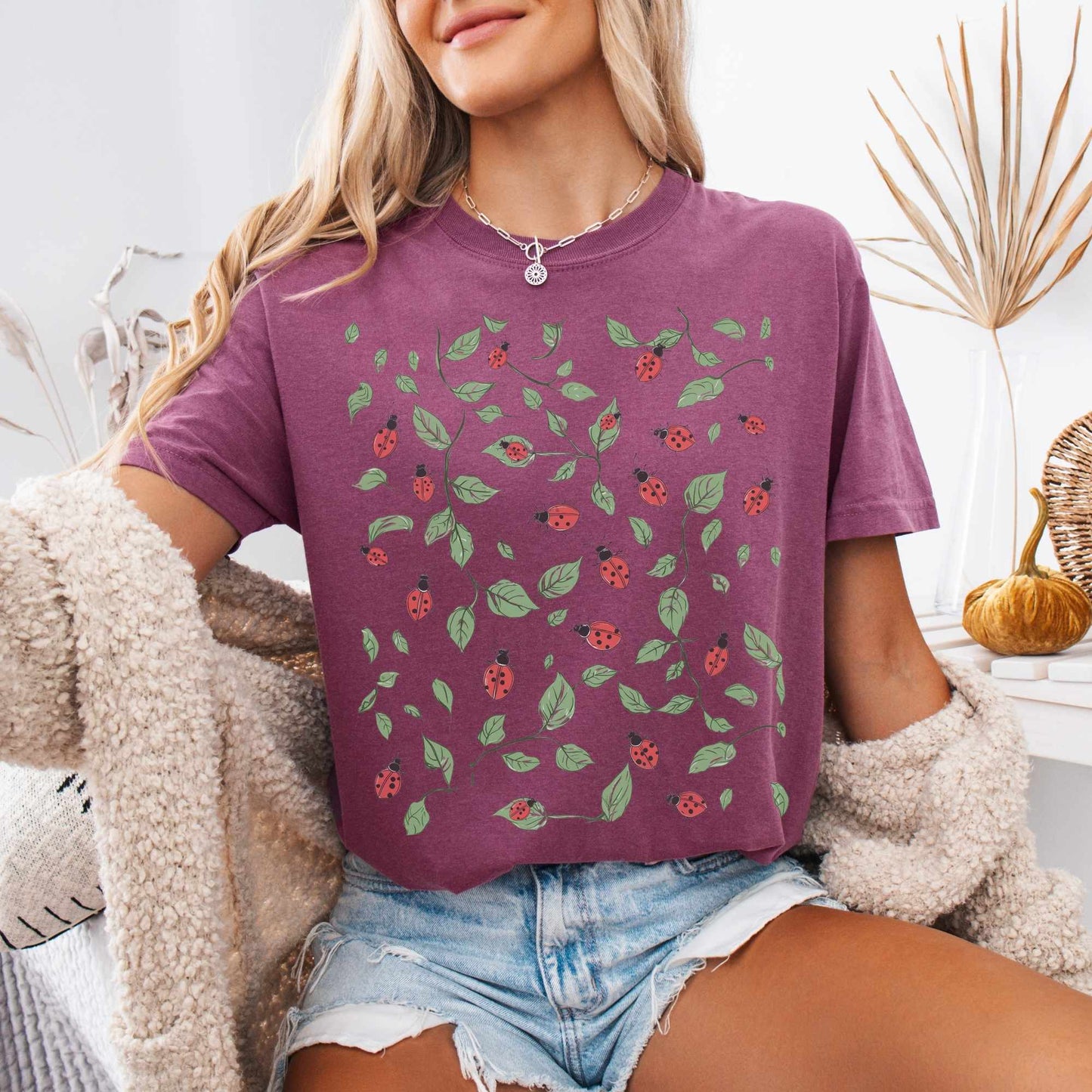 T-Shirt Vintage Ladybird Leaf Cottagecore Shirt The Mystic Eden
