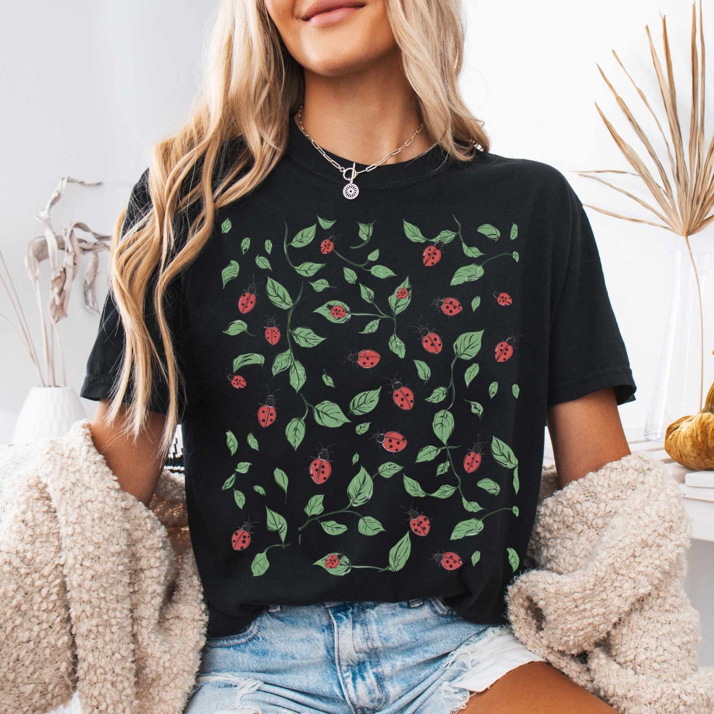 T-Shirt Vintage Ladybird Leaf Cottagecore Shirt The Mystic Eden