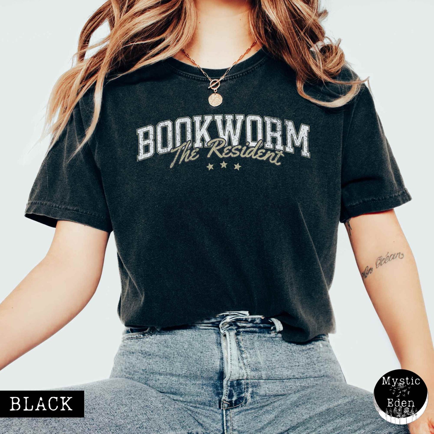 T-Shirt Vintage The Resident Bookworm T-Shirt The Mystic Eden