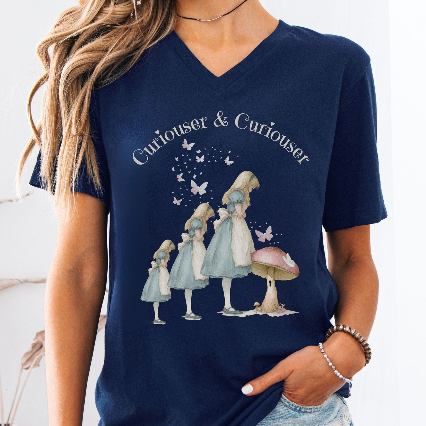 V-neck Navy / S Curiouser and Curiouser Alice V-neck The Mystic Eden