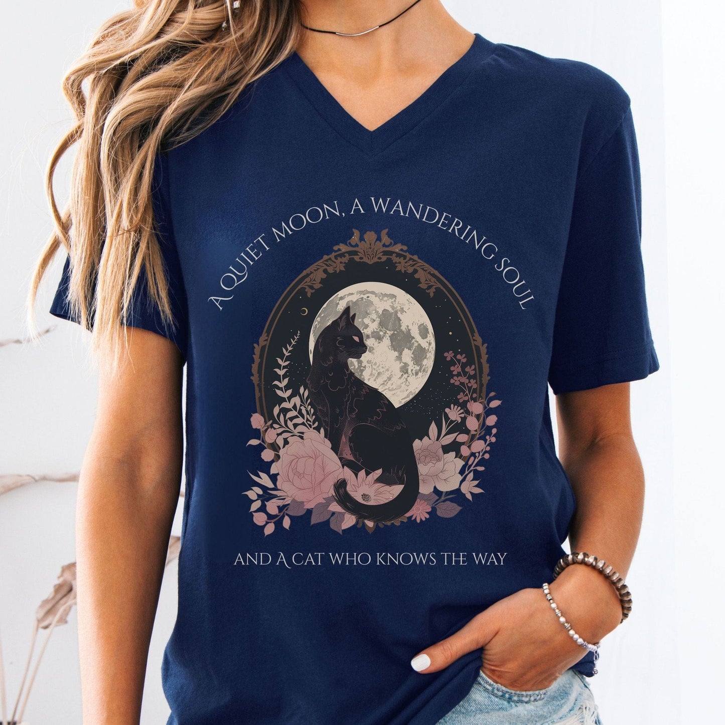 V-neck Navy / S The Cat Who Knows the Way Poetry V-neck The Mystic Eden